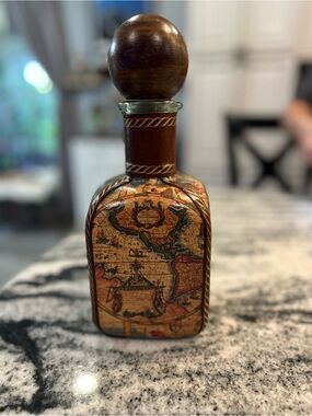 Decorative Brown Vintage Map Decanter - Home Dining Bar Accessory